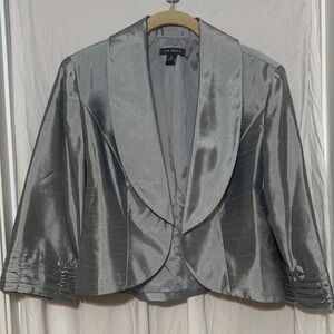 Le Bos Elegant Silver Metallic Women's Formal Jacket with 3/4 Sleeves Size 8 EUC
